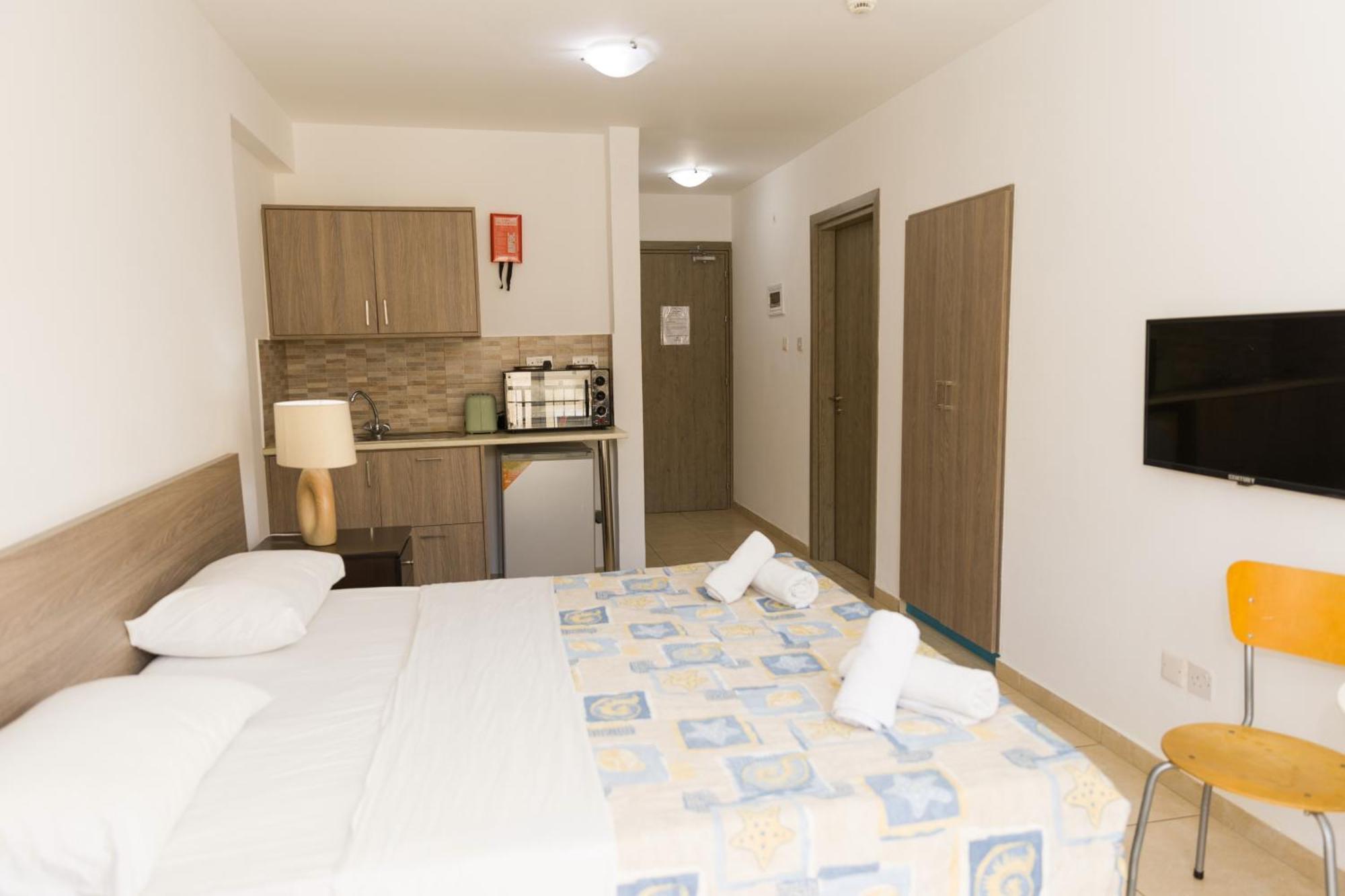 Alecos Hotel Apartments Paphos Ngoại thất bức ảnh