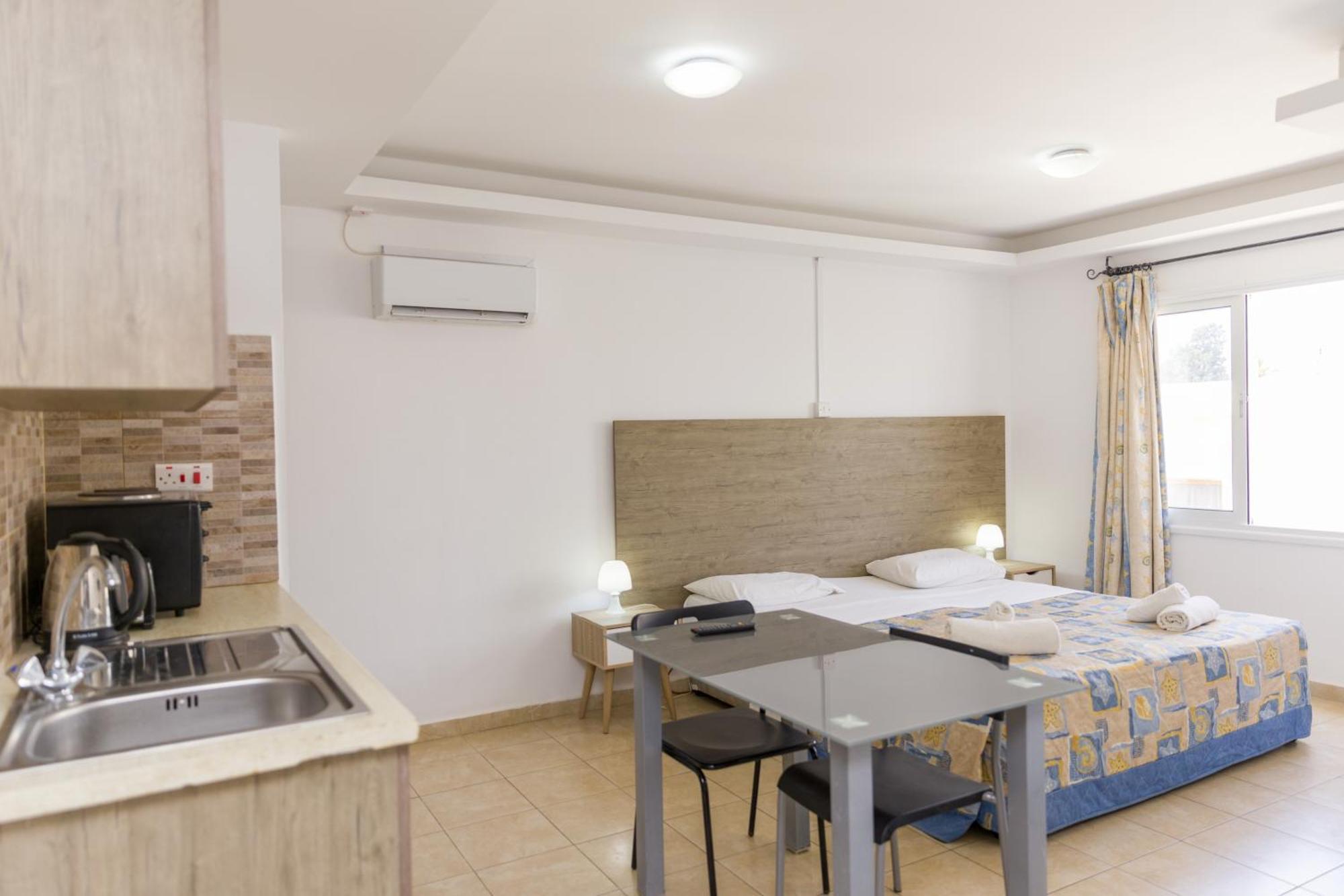 Alecos Hotel Apartments Paphos Ngoại thất bức ảnh