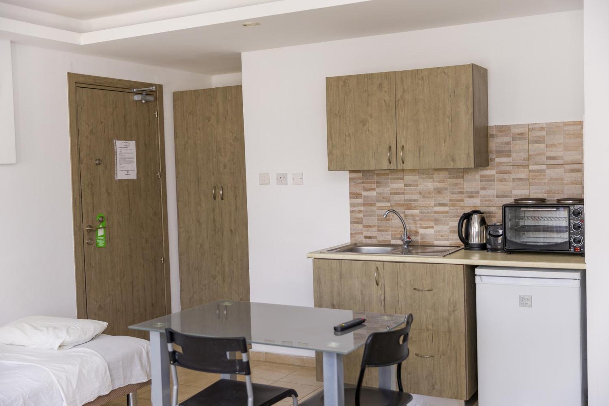 Alecos Hotel Apartments Paphos Ngoại thất bức ảnh