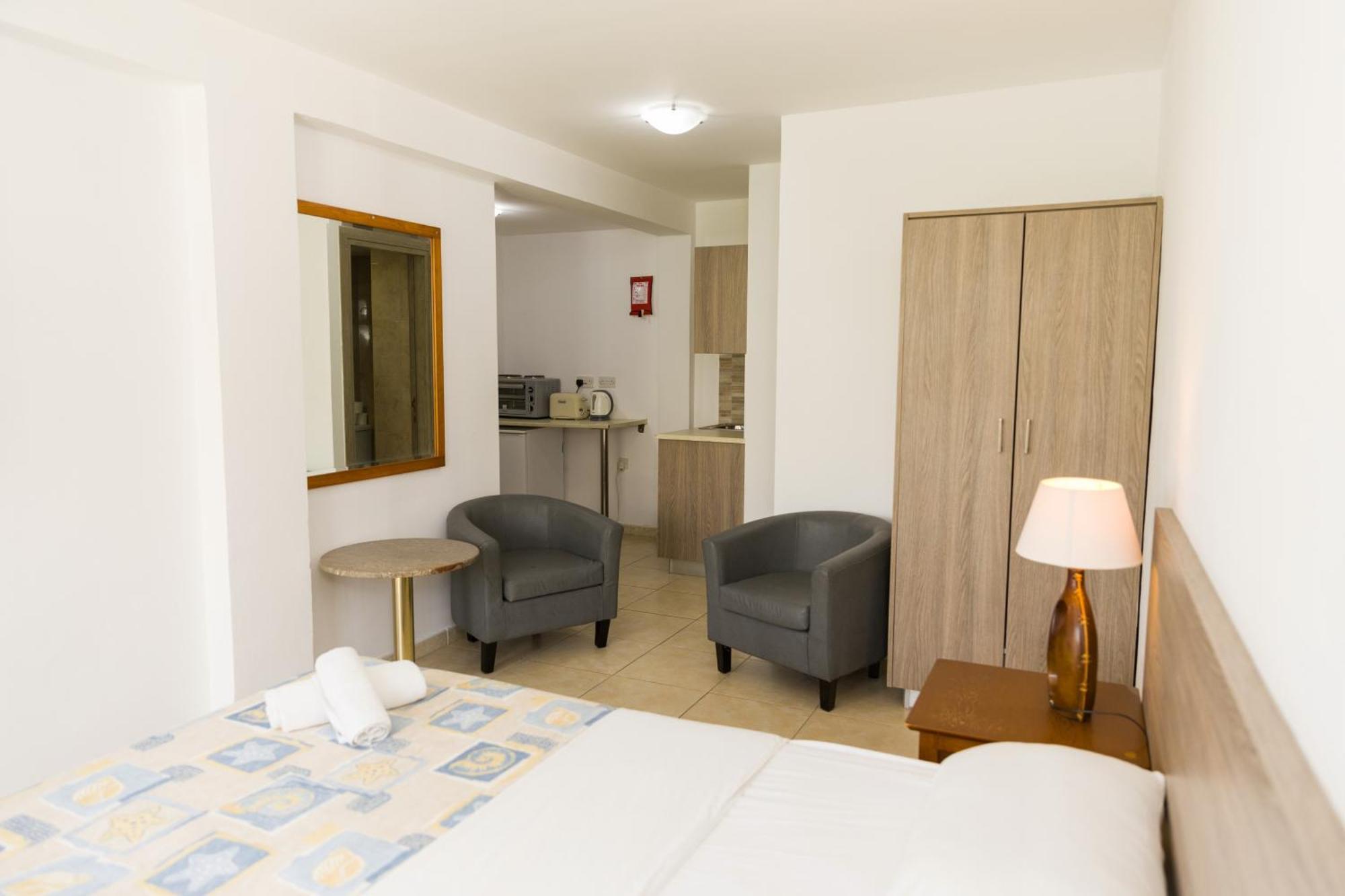 Alecos Hotel Apartments Paphos Ngoại thất bức ảnh